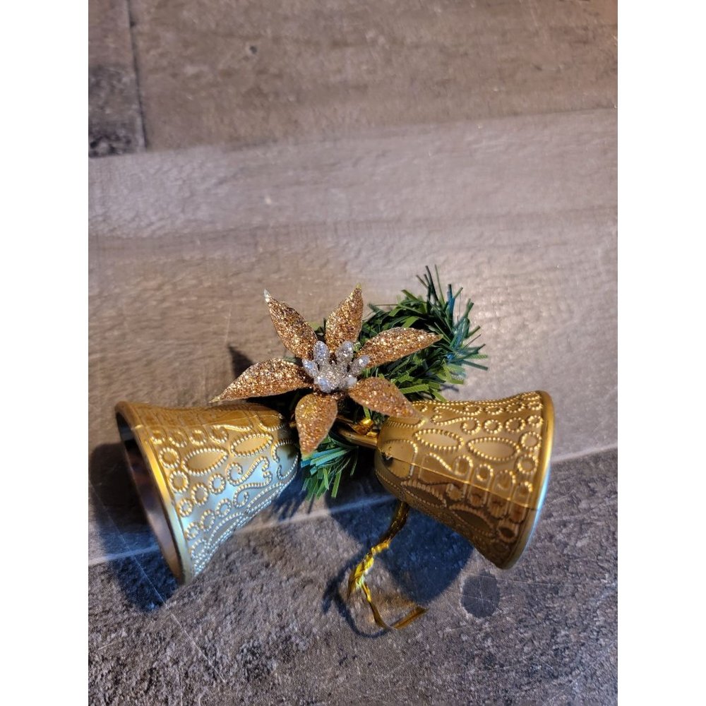 Plastic Mistletoe flower bell golden ornament xmas
